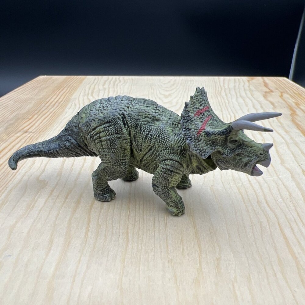 JURASSIC PARK TRICERATOPS PAPO DINOSAUR ACTION FIGURE USC & AMBLIN